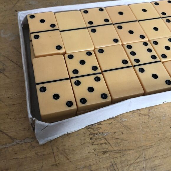 Vintage Butterscotch Dominoes Set of 28 2" x 1"x.4" Made in USA - Picture 5 of 5